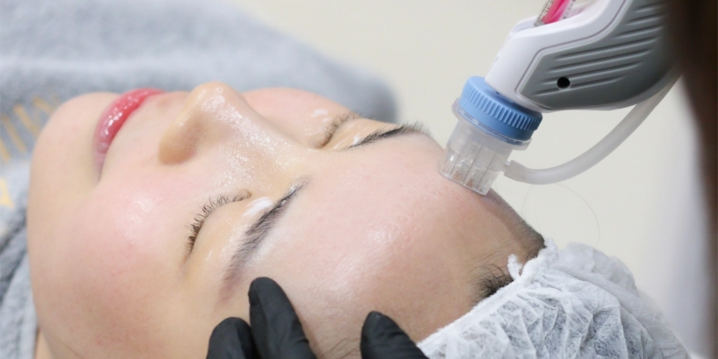 Skin Booster vs Skincare perbedaan medis