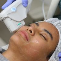 Banner RV Cheeklift: Kenapa Kombinasi Volume dan Struktur Lebih Menentukan Hasil Pipi yang Natural